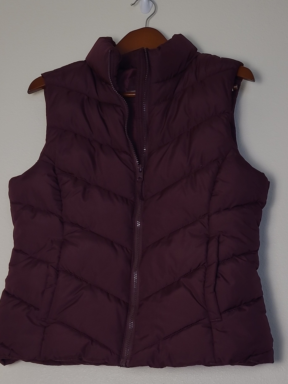 Aeropostale Burgundy Chevron Women's Quilted Puffer Vest Size Lg Full Zip Pocket
